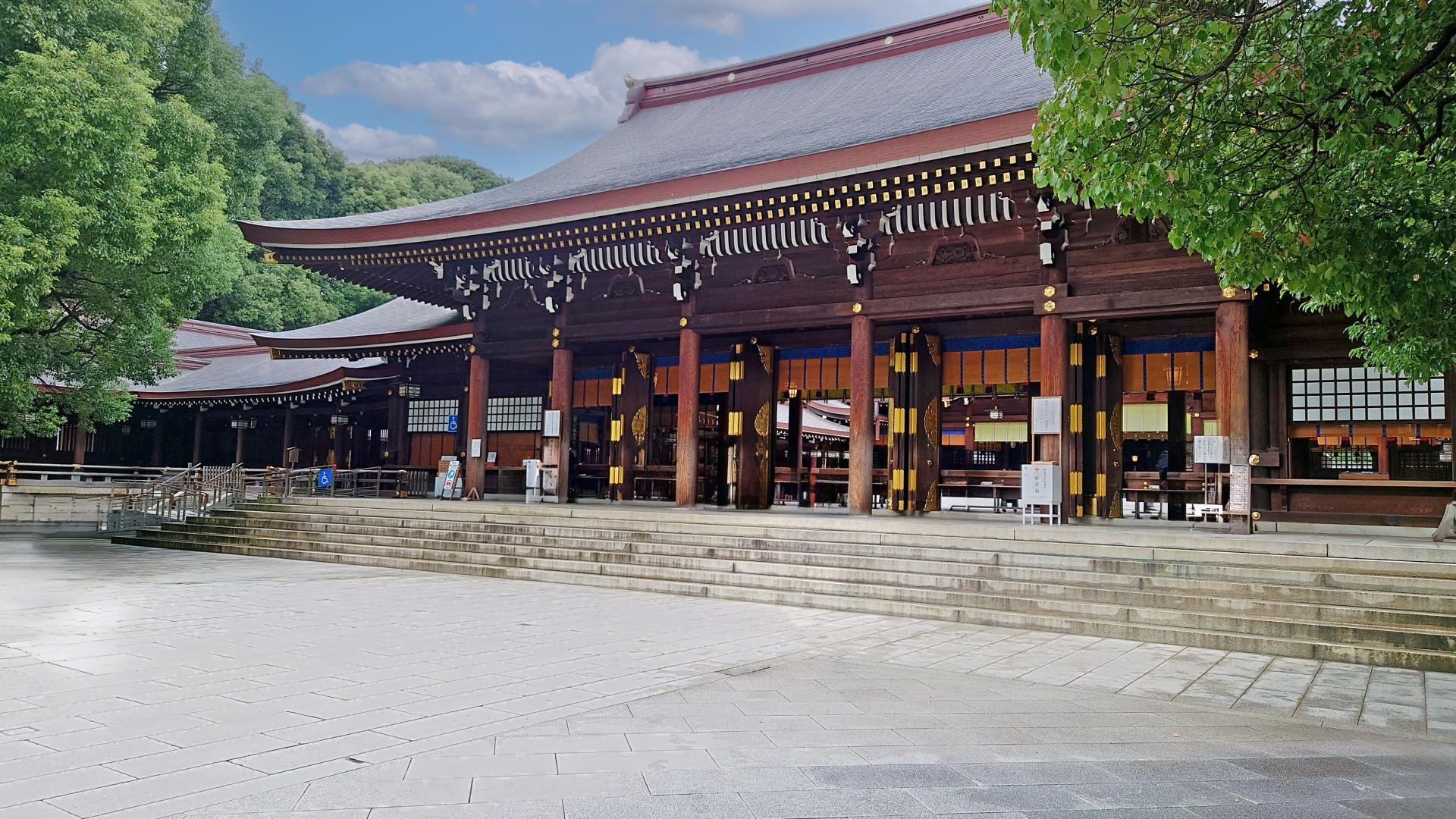 明治神宮本殿入り口