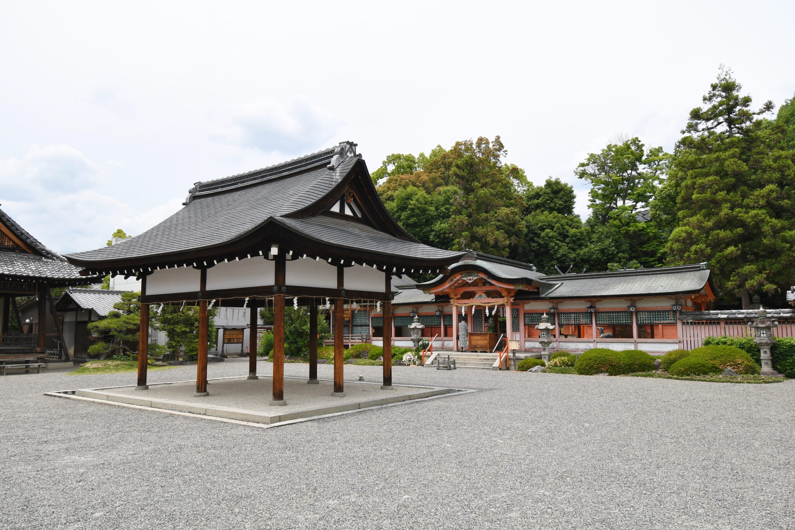 西院春日神社 社殿
