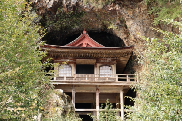 不動院岩屋堂
