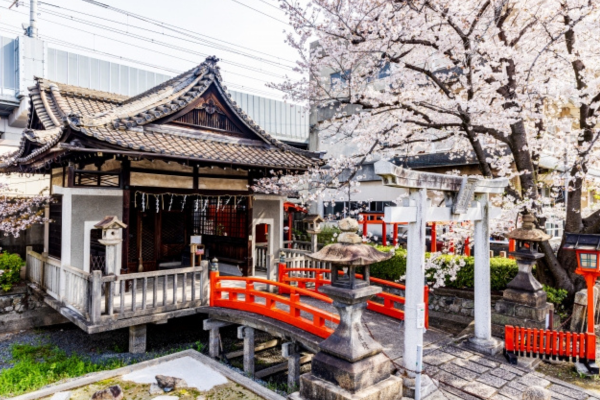 六孫王神社