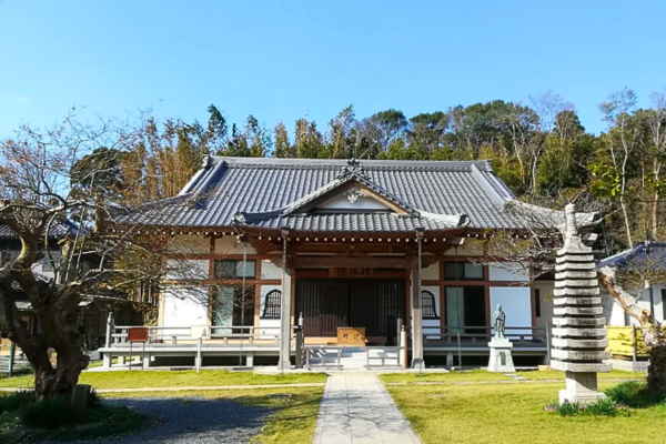 持法院
