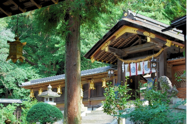 枚岡神社