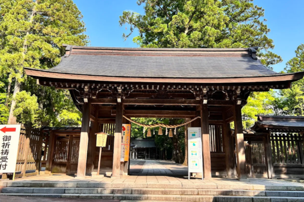 雄山神社前立社壇