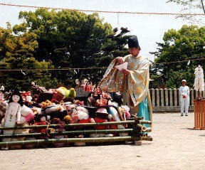 曽根天満宮「人形供養のお祭り」