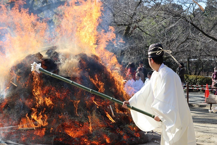 石清水八幡宮「厄除大祭焼納神事」｜八幡市
