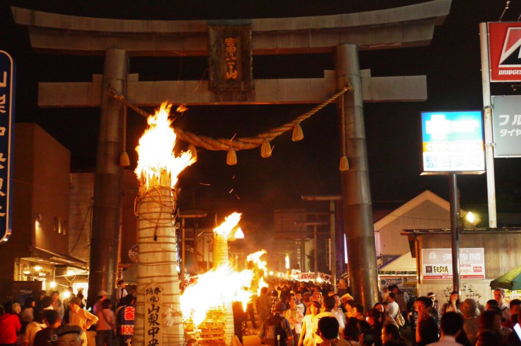 子の神通り「子の神さんのどんど焼き」｜富士吉田市