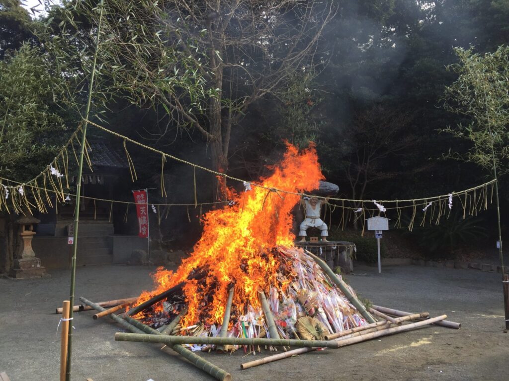 天岩戸 戸明神社「どんど焼祭」｜北九州市若松区