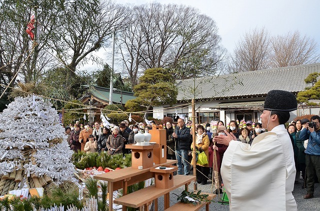 白旗神社「左義長祭・どんど焼」｜藤沢市
