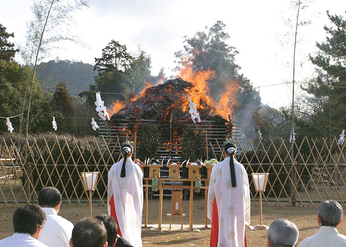 春日大社「春日の大とんど」奈良