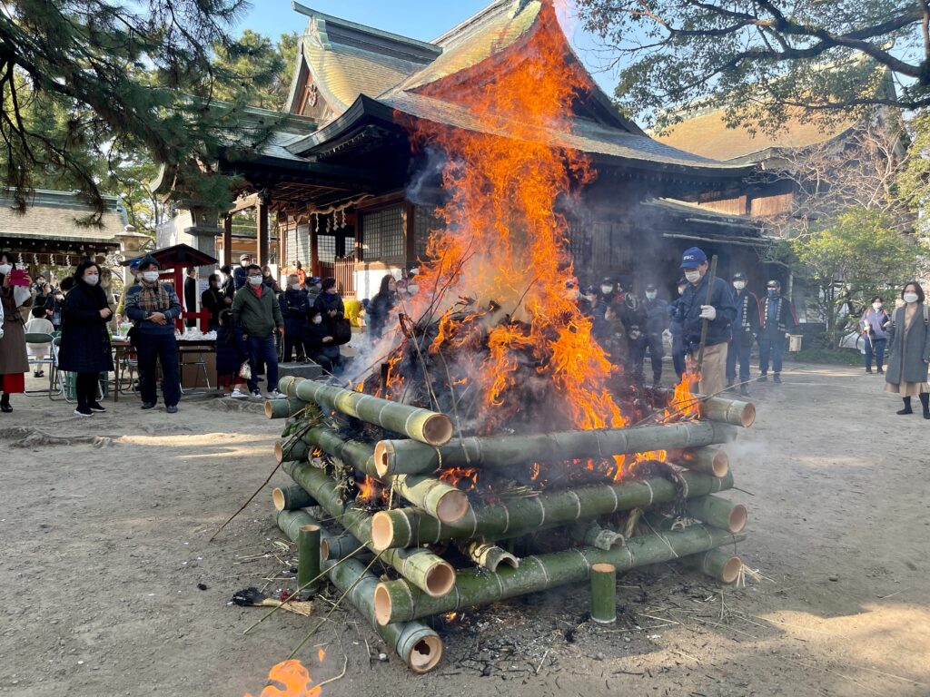 鳥飼八幡宮「どんど焼き」｜福岡市中央区