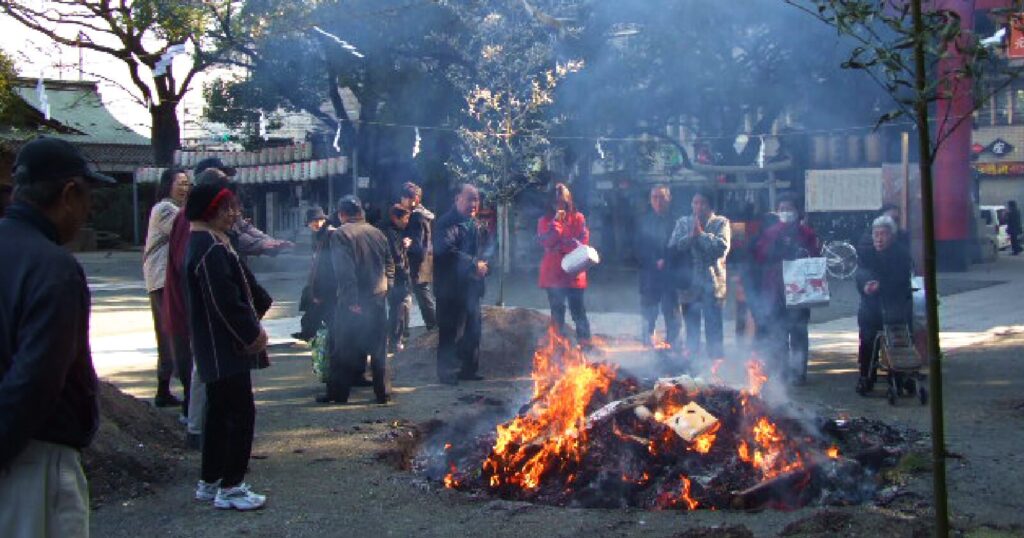 開口神社「左義長神事（とんど祭）」｜堺市堺区