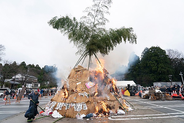 左義長祭｜白山比咩神社（石川県）