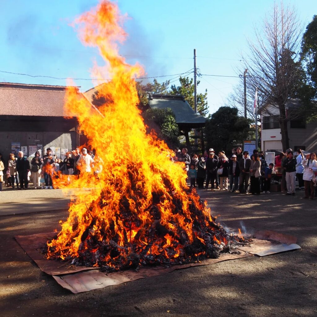 鶴嶺八幡宮「左義長神事」｜茅ヶ崎市