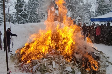 彌彦神社「どんど焼き」｜札幌市中央区