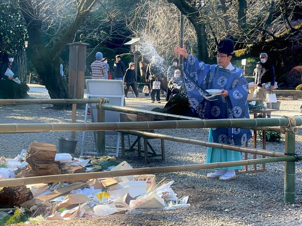 久伊豆神社「どんと焼き」｜越谷市