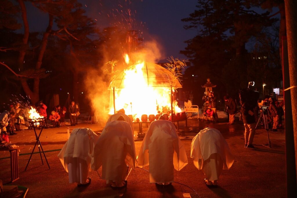 荘内神社「どんど焼祭」｜鶴岡市