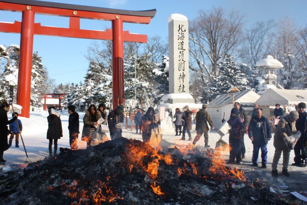 北海道護国神社「どんど焼き」|旭川市花咲町