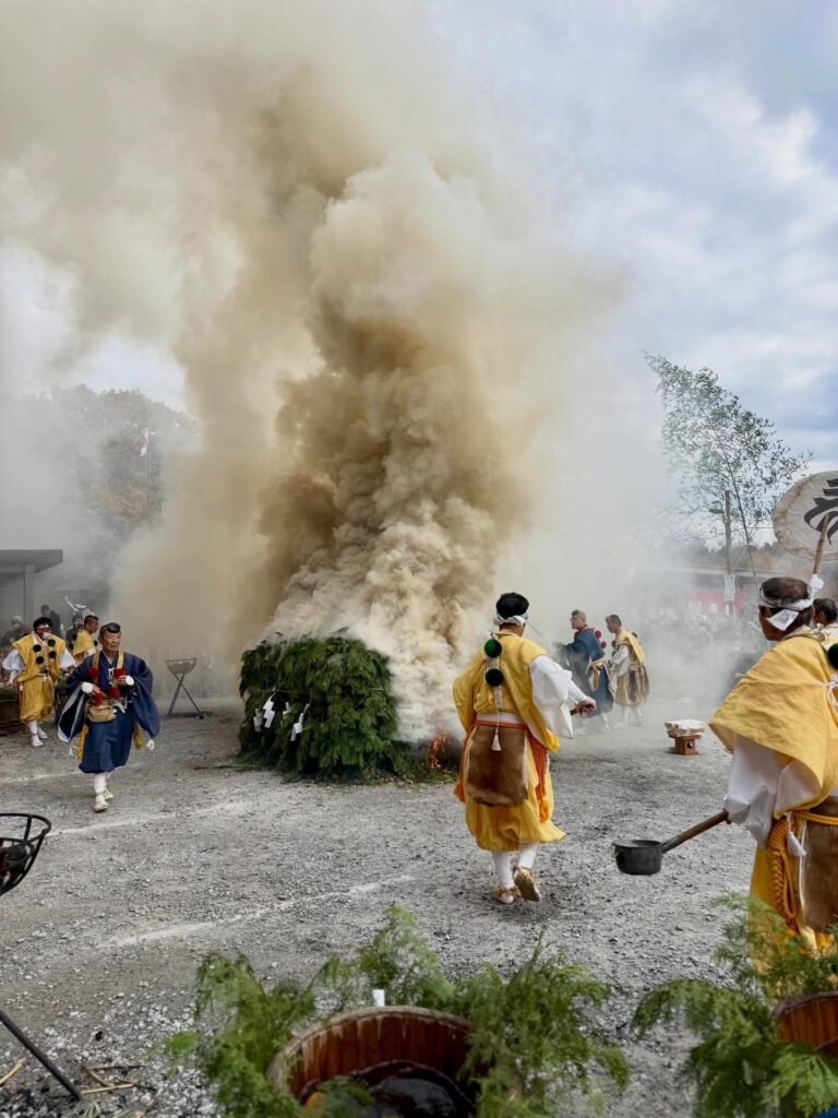太郎坊宮「お火焚大祭」｜滋賀県