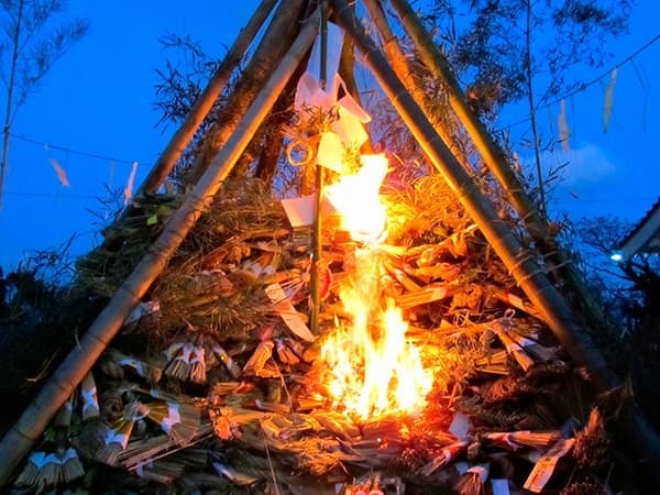 足立山妙見宮「どんど焼き」｜北九州市小倉北区